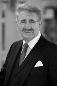 Dr. Hubert W. van Bühren