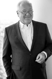 Dr. Stefan  Mutter