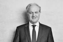 Dr. Roland  Fendel