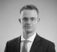 Dr. Yannick  Peisker