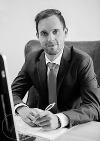 Dr. Florian  Hauzenberger